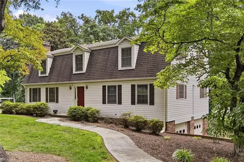 1009 Briarcliff Rd, Yadkinville, NC 27055