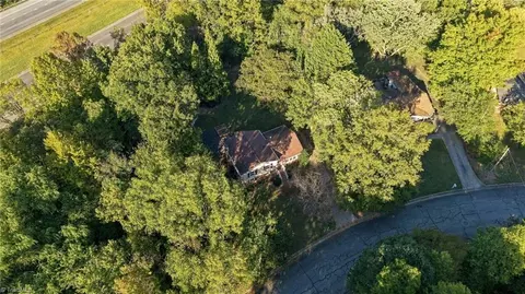 View/Area - 3701 Rolling Rd, High Point, NC 27265 photo 2 of 6