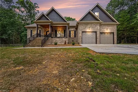460 Sykes Farm Rd, Asheboro, NC 27203