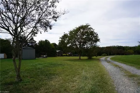 141 Old Thomas Farm Rd, Lexington, NC 27295