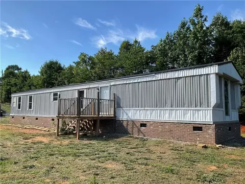 2738 Old Mountain Rd, Trinity, NC 27370 photo 2
