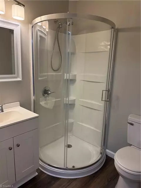 Bath - 1503 Manora Ct, High Point, NC 27265 photo 5 of 6
