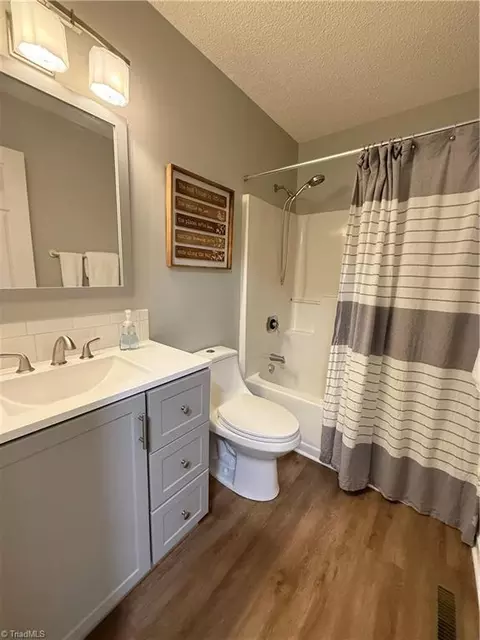 Bath - 1503 Manora Ct, High Point, NC 27265 photo 3 of 6