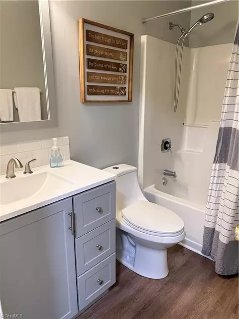 Bath - 1503 Manora Ct, High Point, NC 27265 photo 4 of 6