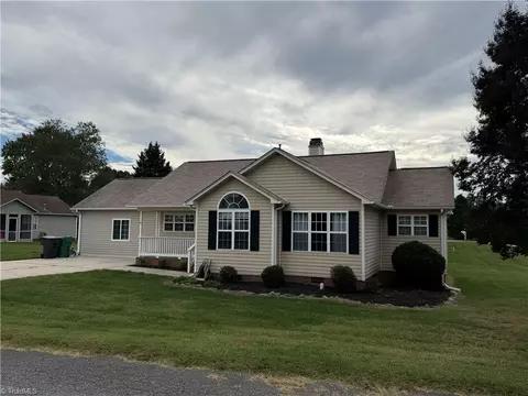 Exterior - 1503 Manora Ct, High Point, NC 27265 photo 2 of 6
