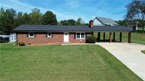 418 Cloverdale Ln, Wilkesboro, NC 28697