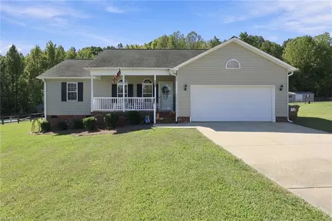 398 Goldenrod Ln, Lexington, NC 27295