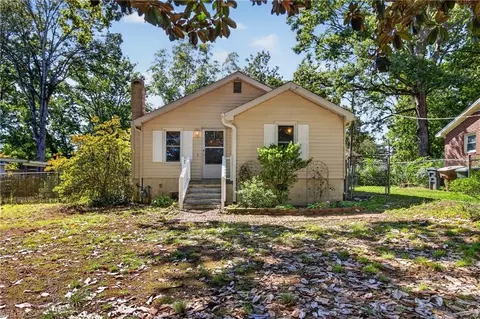 2907 Marthas Pl, Greensboro, NC 27408