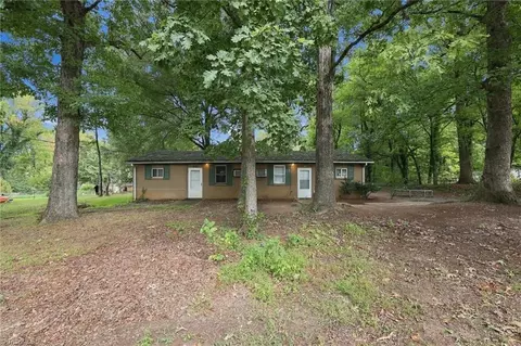 635 Voss St, Winston Salem, NC 27105