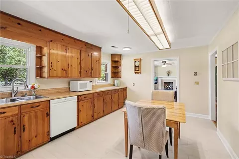 Kitchen - 109 Mohawk Dr, King, NC 27021 photo 2 of 5