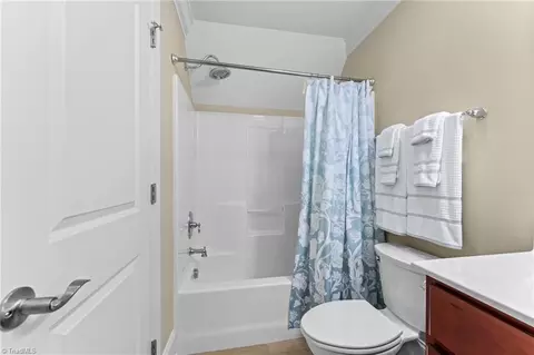 Bath - 198 Meadows Edge Dr, Advance, NC 27006 photo 3 of 6