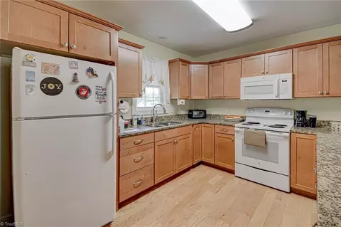 Kitchen - 224 Tom Hunter Rd, Pilot Mountain, NC 27041 photo 3 of 5