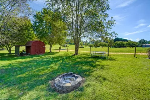 Exterior - 224 Tom Hunter Rd, Pilot Mountain, NC 27041 photo 8 of 11