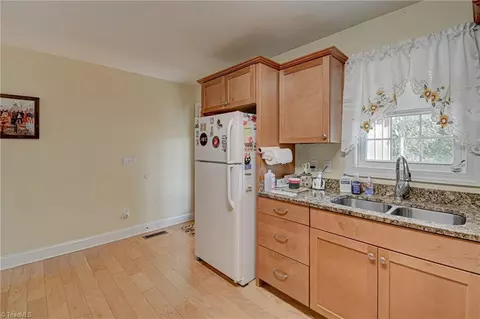 Kitchen - 224 Tom Hunter Rd, Pilot Mountain, NC 27041 photo 4 of 5