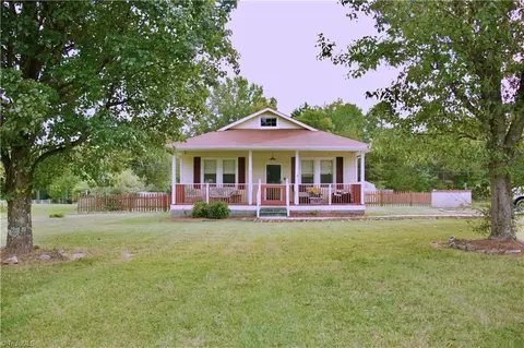 2033 Scalesville Rd, Summerfield, NC 27358