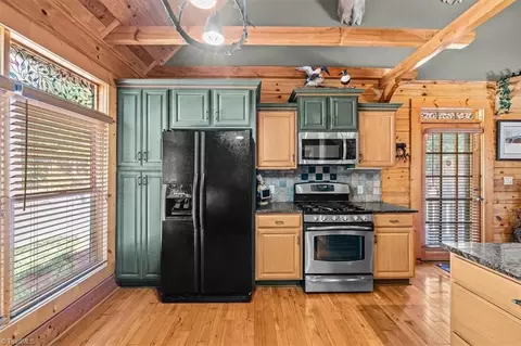 Kitchen - 446 Dockside Ter, Denton, NC 27239 photo 4 of 4