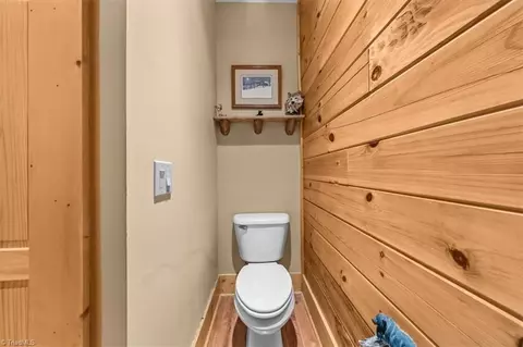Entry Way - 446 Dockside Ter, Denton, NC 27239 photo 5 of 9