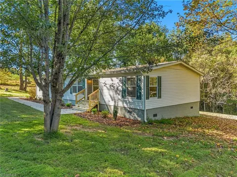 265 Mckinley Rd, Roaring River, NC 28669 photo 3