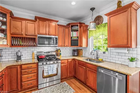 Kitchen - 2008 Pinehurst Ct E, Clemmons, NC 27012 photo 2 of 4