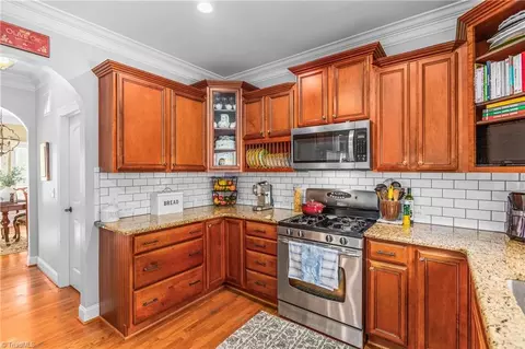 Kitchen - 2008 Pinehurst Ct E, Clemmons, NC 27012 photo 3 of 4