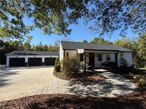 1333 Commonwealth Rd, Randleman, NC 27317