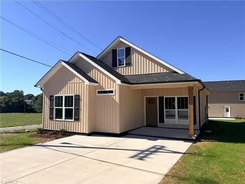 28 Mock St, Thomasville, NC 27360
