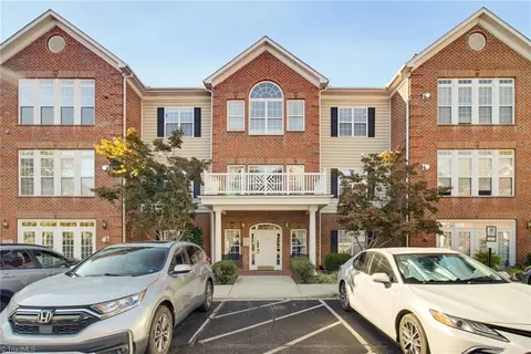 522 College Rd #301, Greensboro, NC 27410