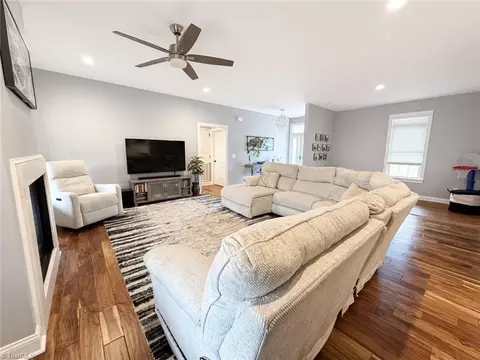 Living - 2114 Overlook Dr, Denton, NC 27239 photo 2 of 4