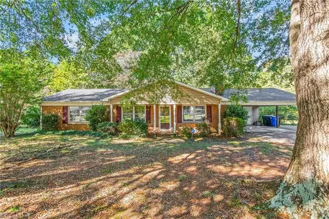 466 Pine Forest Dr, Kernersville, NC 27284