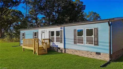 105 Estate Dr, Statesville, NC 28625