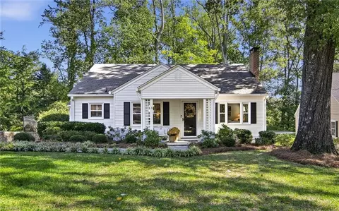 1711 Meadowbrook Dr, Winston Salem, NC 27104