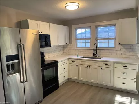 Kitchen - 425 Moir St, Eden, NC 27288 photo 2 of 2
