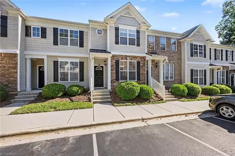 45 Ledgerstone Ln, Greensboro, NC 27407