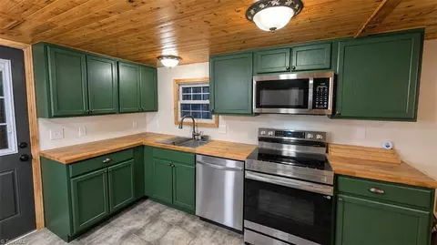 1060 Burch Tree Rd, King, NC 27021 photo 13
