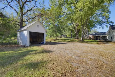 Exterior - 403 2nd Ave, Mayodan, NC 27027 photo 7 of 7