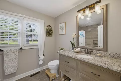Bath - 403 2nd Ave, Mayodan, NC 27027 photo 3 of 3