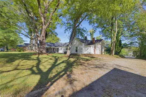 Exterior - 403 2nd Ave, Mayodan, NC 27027 photo 3 of 7
