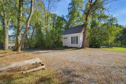 Exterior - 403 2nd Ave, Mayodan, NC 27027 photo 6 of 7