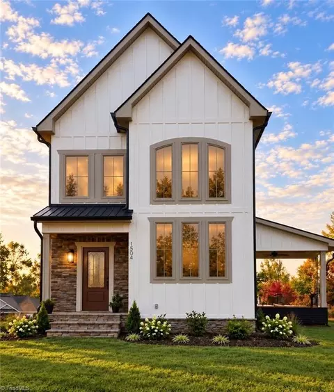 1504 Edgewood Dr, Mount Airy, NC 27030