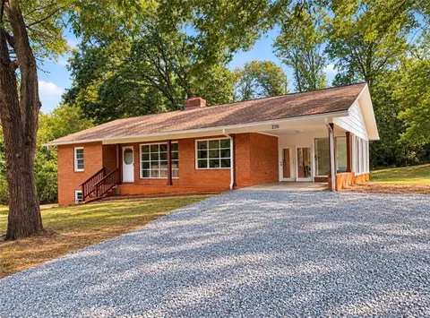 235 Penner St, Winston Salem, NC 27105