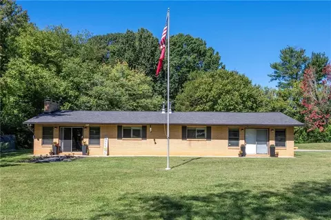 490 Pinecroft Blvd, Lexington, NC 27295