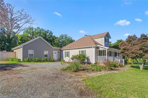 407 Crawford St W, Mebane, NC 27302