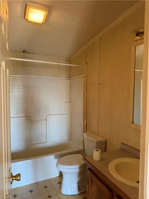 1506 Brookford Rd, Kernersville, NC 27284