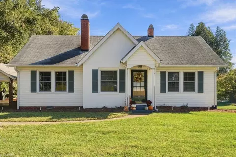 455 Peace Haven Rd S, Winston Salem, NC 27103