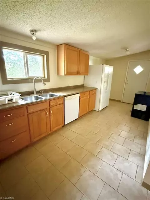 7752 Pine St W, Lowgap, NC 27024 photo 4