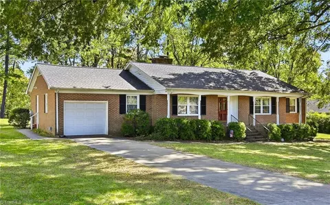 707 Fairidge Dr, Jamestown, NC 27282
