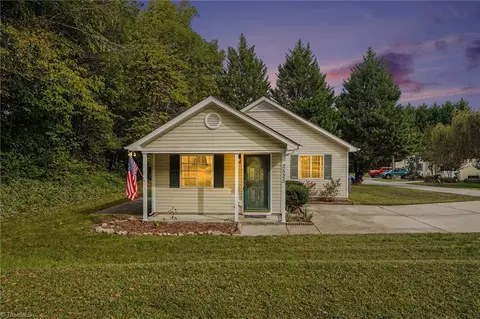 2525 Stratford Crossing Dr, Winston Salem, NC 27103