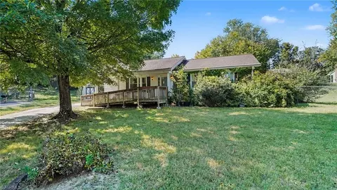 1240 Castlegate Ct, Winston Salem, NC 27103