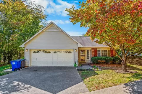 1013 Heatherstone Ct, Winston Salem, NC 27104