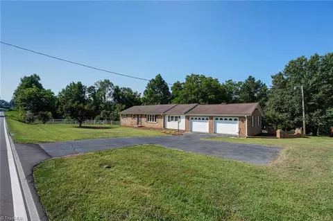 2036 Camp Springs Rd, Reidsville, NC 27320